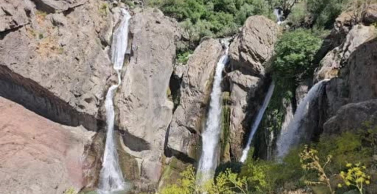 Hakkari'de Marînüs Şelalesi doğaseverleri cezbediyor