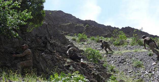 Hakkari'de PKK'lı Teröristlere Ait Silah ve Mühimmat Ele Geçirildi