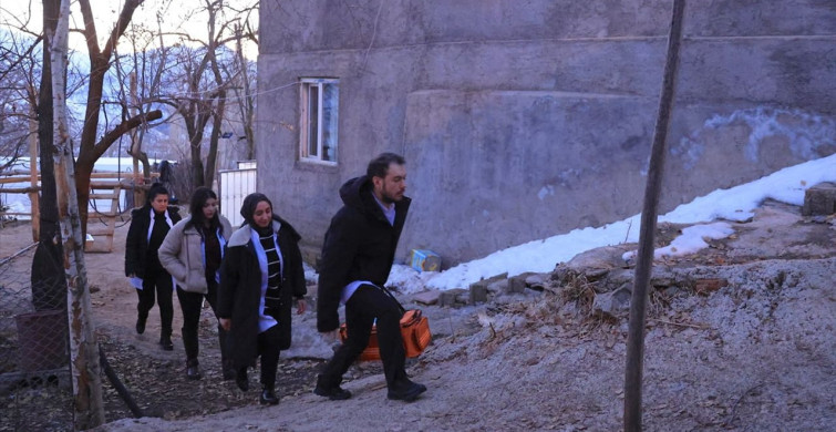 Hakkari'de Sağlık Ekipleri Erken Teşhis İçin Kar Kış Demeden Görevde