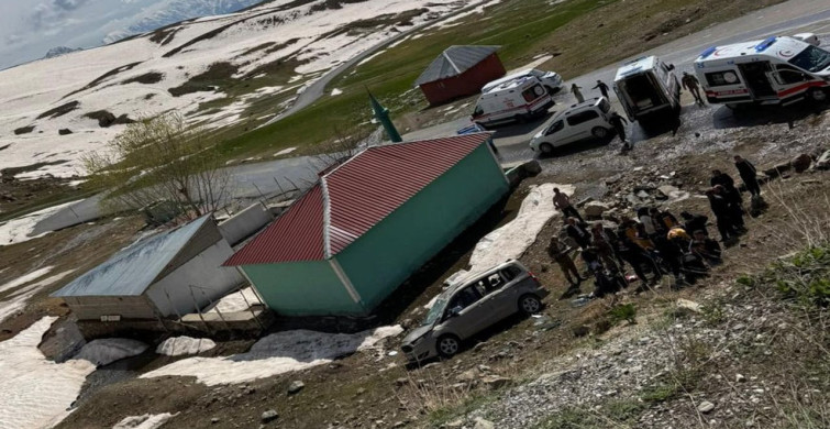 Hakkari'de Trafik Kazası: 4 Yaralı