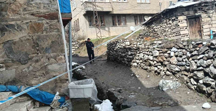 Hakkari'de Yağışlar Nedeniyle Ev Çöktü