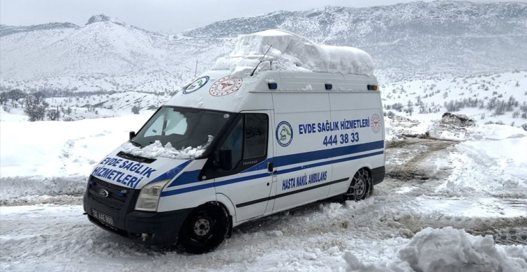Hakkari'de Yolu Kapanan Mahalledeki Hastaya Ulaşıldı