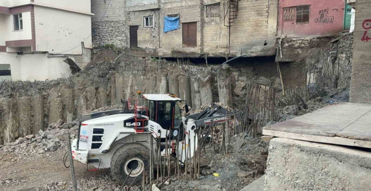 Hakkari'de Zemin Kayması Endişe Yarattı
