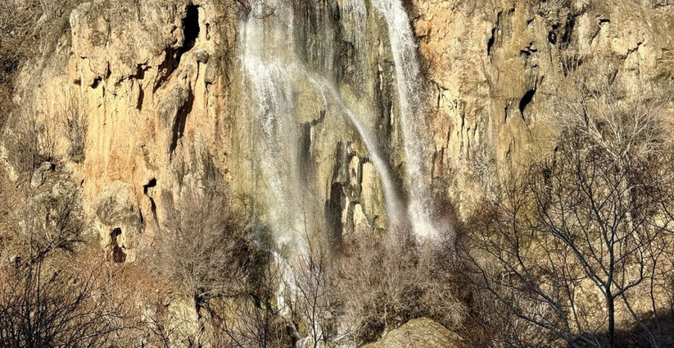 Hakkari'nin Şemdinli İlçesinde Şelaleler Yeniden Akmaya Başladı