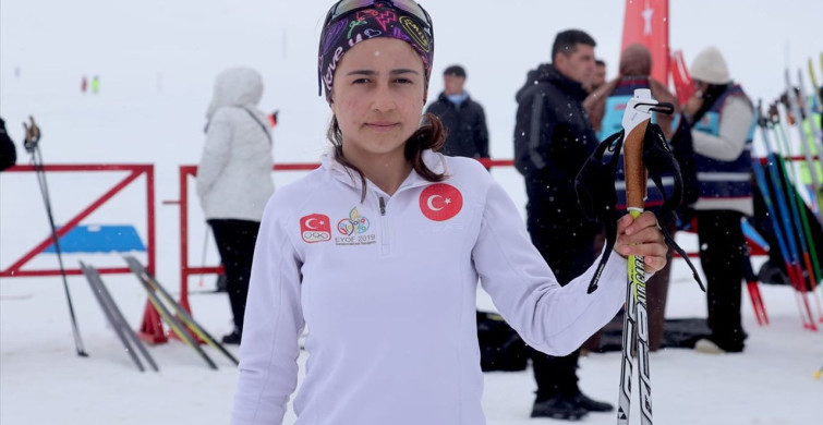 Hakkari'nin Yüksekova İlçesinde Kayaklı Koşu Yarışması Düzenlendi