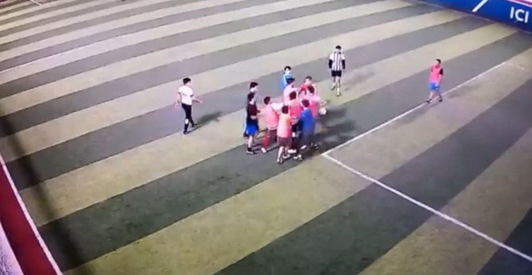 Halı Saha Maçında Yumruklar Konuştu