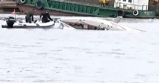 Haliç'te Yelkenli Battı, 2 Yaralı Var