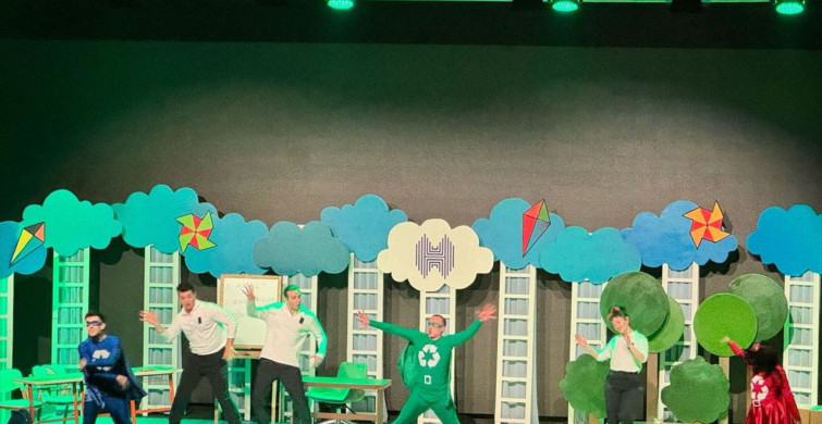 Halkbank Çocuk Tiyatrosu, 'Süper Kahramanlar: Dünyamızı Koruyoruz' Oyunuyla çocuklarla buluştu