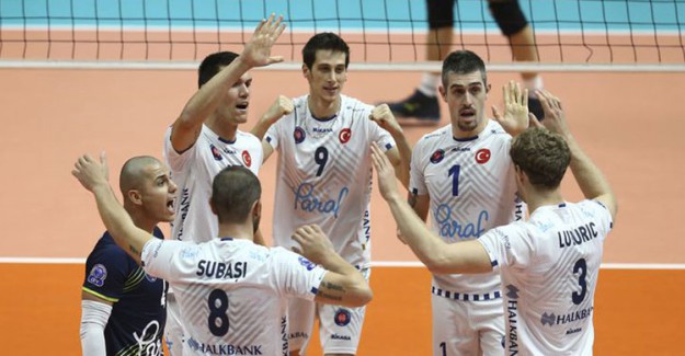 Halkbank’ta Kolej Havası!
