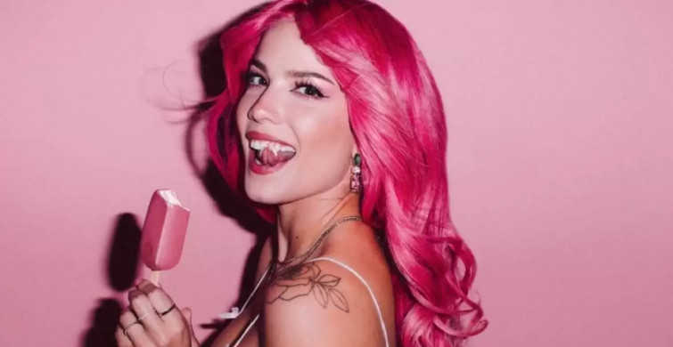 Halsey'den vücut gösterisi geldi! Renkli bikinisi ile cesur pozlar veren Halsey görüntüleri...