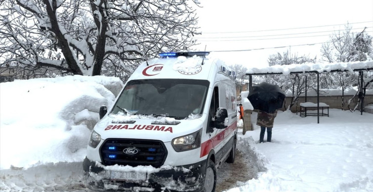 Hamile Kadın Hakkari'de Ekipler Tarafından Hastaneye Ulaştırıldı