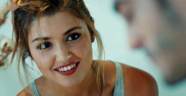 Hande Erçel Dudağına Dolgu Yaptırdı