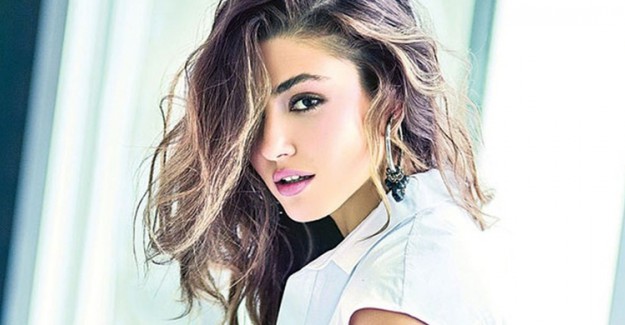 Hande Erçel Murat Dalkılıç Konserini En Ön Sıradan İzledi