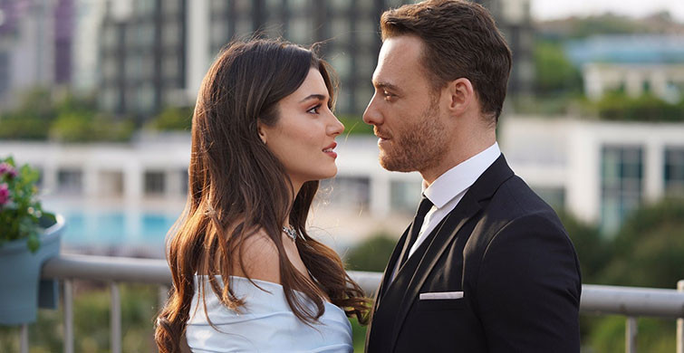 Hande Erçel ve Kerem Bürsin Sevgili mi?