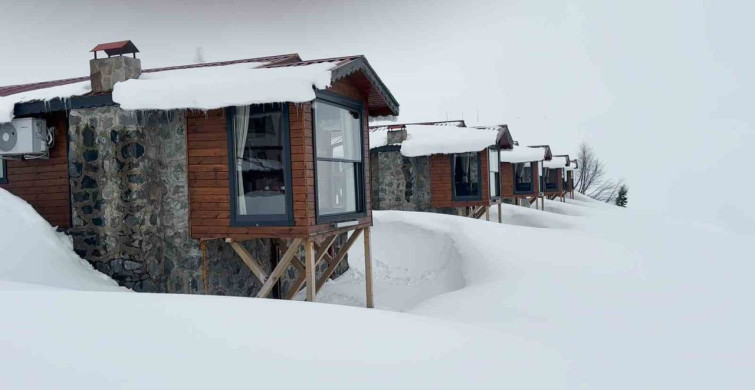 Handüzü Yaylası'nda Baharda Kar Manzarası