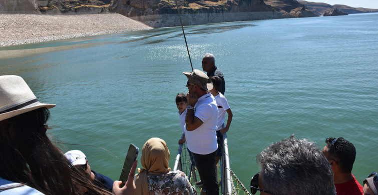 Hasankeyf'te Tekne Turları Başladı! Turistler Akın Etti