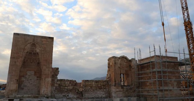Hasankeyf'teki Tarihi Minare Restore Ediliyor