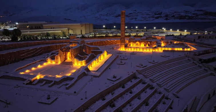 Hasankeyf'teki Tarihi Yapılar Karla Kaplandı