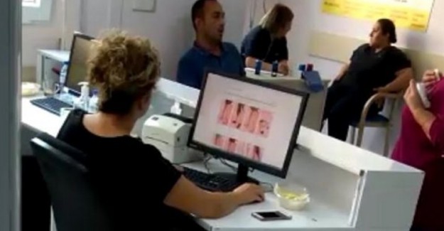 Hasta Kayıt Personeli Hastaları Bekletip İnternette Alışveriş Yaptı
