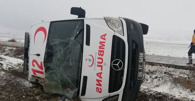 Hasta Taşıyan Ambulans Devrildi