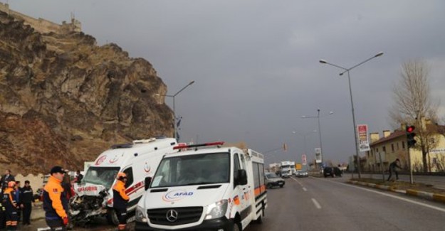 Hasta Taşıyan Ambulans Kaza Yaptı!