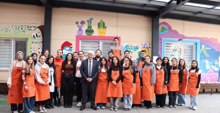 Hastane Duvarları Masal Kahramanları ile Renklendi