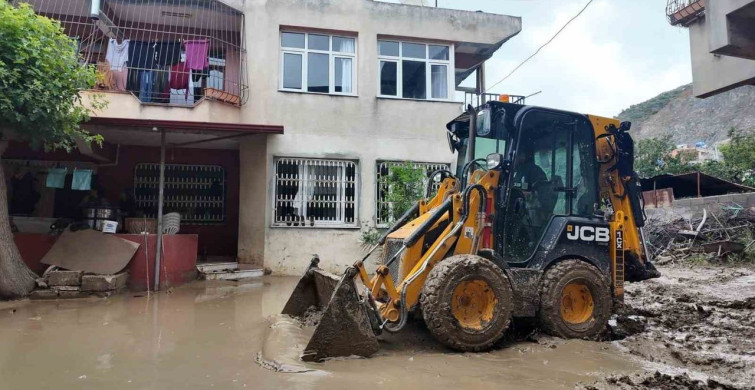 Hatay Büyükşehir Belediyesi Samandağ'daki Temizlik Çalışmalarını Sürdürüyor