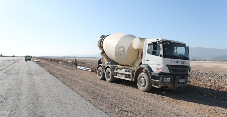 Hatay Havalimanı'nda İkinci Pist Yapımı Devam Ediyor