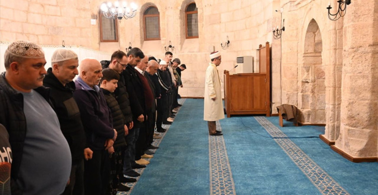 Hatay ve Osmaniye'de Ramazanın İlk Teravih Namazı Kılındı