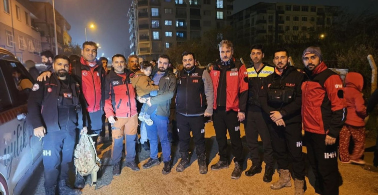 Hatay'da 3 Yaşındaki Çocuk Ekipler Tarafından Bulundu