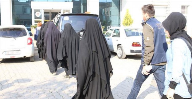 Hatay'da 5 DEAŞ'lı Kadın Terörist Teslim Oldu