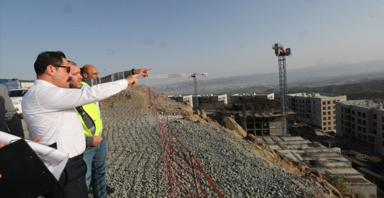 Hatay'da Afet Konutları ve Ticaret Merkezlerinin İnşası Devam Ediyor