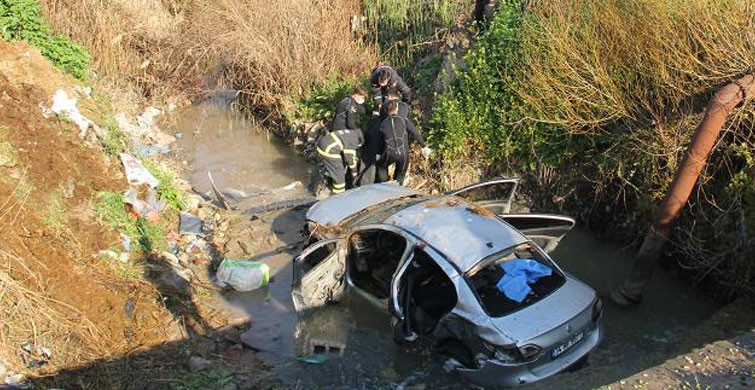 Hatay'da Araç Dereye Devrildi: 3 Kişi Hayatını Kaybetti
