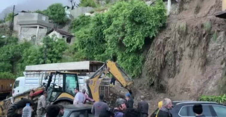 Hatay'da Aşırı Yağış Sonrası Göçük: 2 Kişi İçin Kurtarma Çalışmaları Devam Ediyor