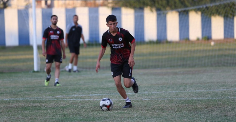Hatay'da Baba ve Oğul Futbol Takımında Heyecanı Paylaşıyor