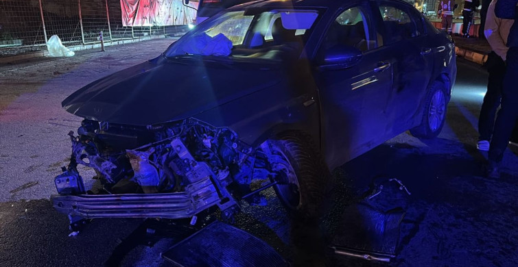 Hatay'da Bariyere Çarpan Araçta Sürücü Yaralandı