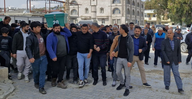 Hatay'da Boğulan Çocuğun Cenazesi Defnedildi