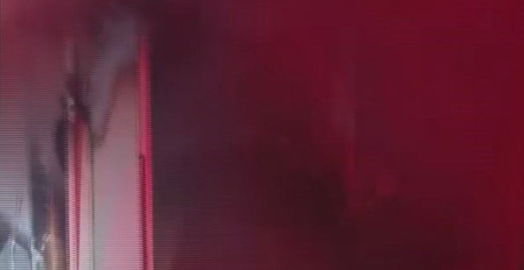 Hatay'da Depremzede Ailenin Konteyneri Yanarak Kullanılamaz Hale Geldi