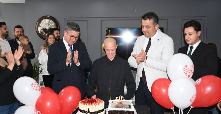 Hatay'da Down Sendromlu Birey İçin Sürpriz Doğum Günü Kutlaması