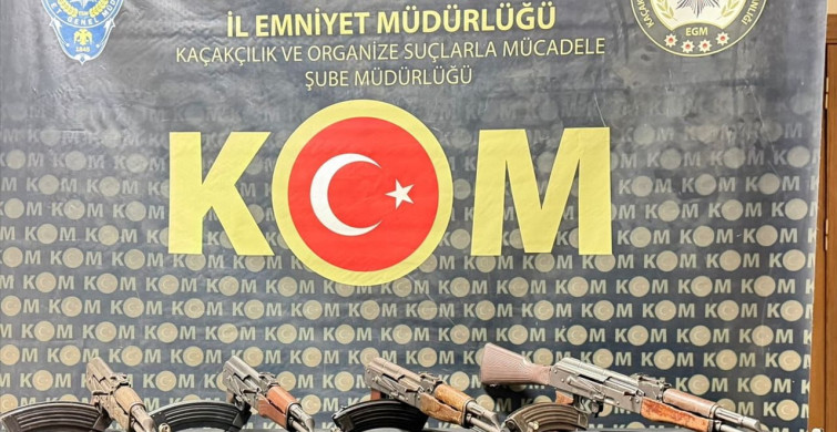 Hatay'da Durdurulan Araçta 4 Kalaşnikof Tüfek Ele Geçirildi