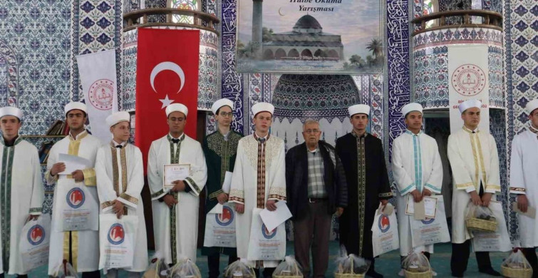 Hatay'da Genç Hatipler Hutbe Okuma Yarışması