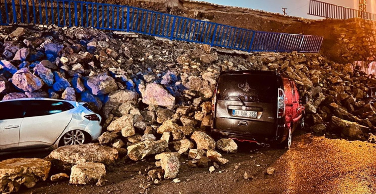 Hatay'da İstinat Duvarı Çöktü: 6 Araç Hasar Gördü