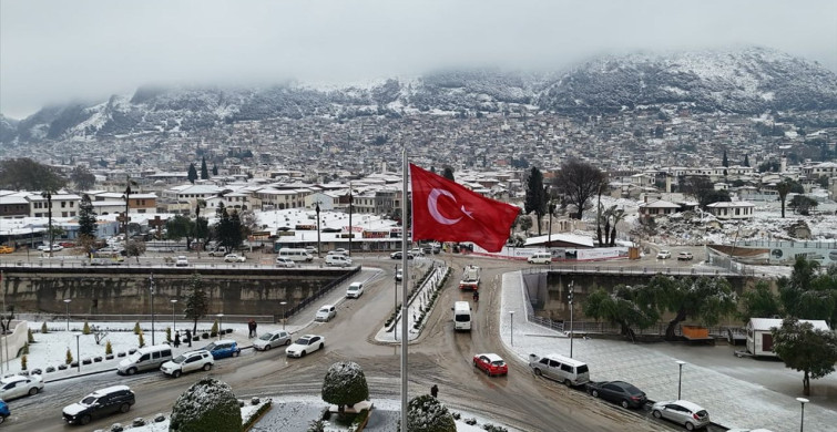 Hatay'da Kar Yağışı Etkisini Sürdürüyor