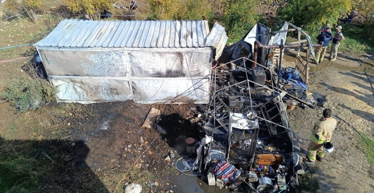 Hatay'da Konteyner Yangını: 1 Yaşındaki Bebek Hayatını Kaybetti Hatay'da Konteyner Yangını: 1 Yaşındaki Bebek Hayatını Kaybetti