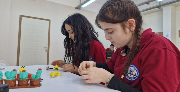 Hatay'da Liseliler 3D Yazıcı ile Meslek Ediniyor