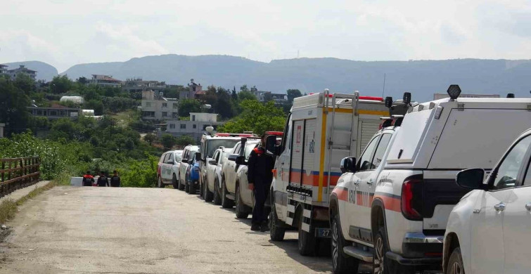 Hatay'da Nehirde Kaybolan Genç İçin Arama Çalışmaları Devam Ediyor
