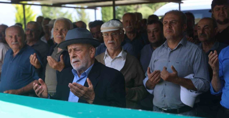 Hatay'da nişanlısı tarafından öldürülen baba ve kızı yan yana defnedildi