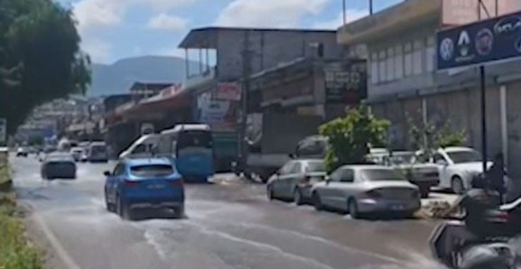 Hatay'da Patlayan Su Borusu Alt Yapıya Zarar Verdi