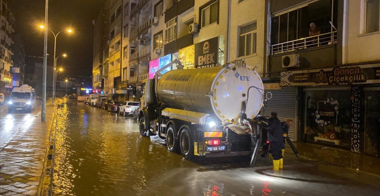 Hatay'da Sağanak Yağış Hayatı Olumsuz Etkiledi