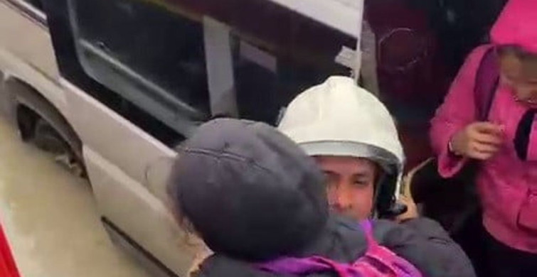 Hatay'da Sel Felaketi: Mahsur Kalan Öğrenciler İtfaiye Tarafından Kurtarıldı